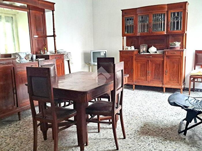 Appartamento con 5 locali in affitto in Viale Zanella, Mare, Pesaro