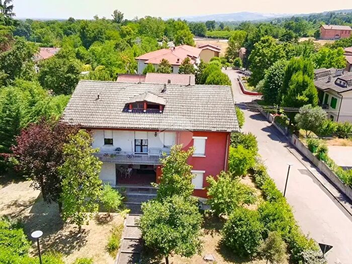 Casa con 6 locali in vendita in Via G Verdi, Albinea