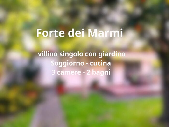 Casa quadrilocale in vendita in Via Lorenzo Viani, Forte Dei Marmi