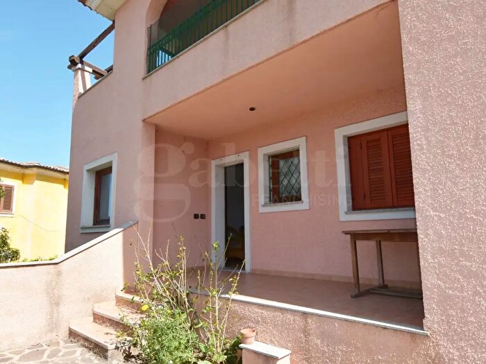 Appartamento con 5 locali in vendita in Via Quasimodo, Olbia