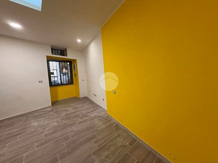 Appartamento monolocale in affitto in Vico Forno alla Solitaria, Santa Lucia, Napoli