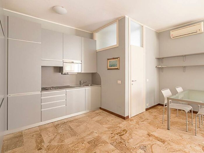 Appartamento monolocale in affitto in Piazza Santissima Trinità, Paolo Sarpi, Milano