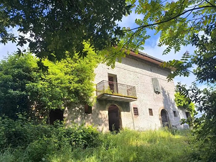 Casa con 6 locali in vendita in Capodimonte
