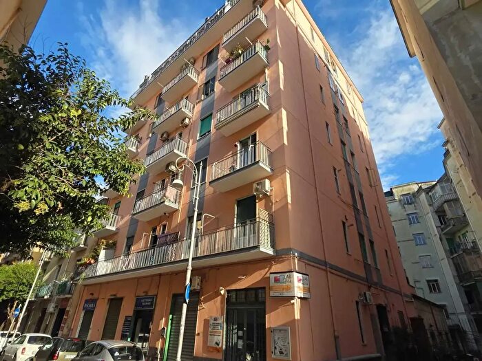 Appartamento trilocale in vendita in Via Nizza, Salerno