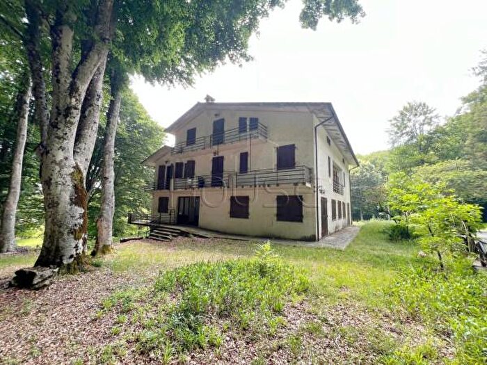 Appartamento trilocale in vendita in Via Faggeta, Caprese Michelangelo