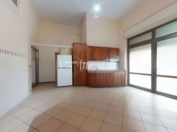 Casa con 6 locali in vendita in Via Umberto Giordano, Conversano