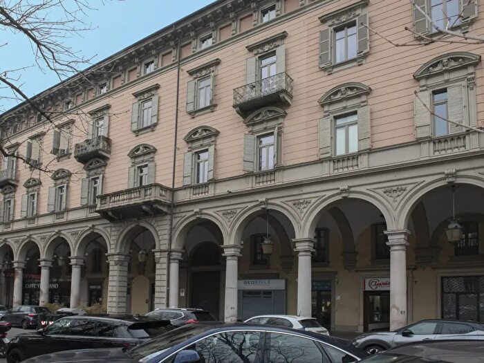 Appartamento trilocale in vendita in CSo Vinzaglio, Torino