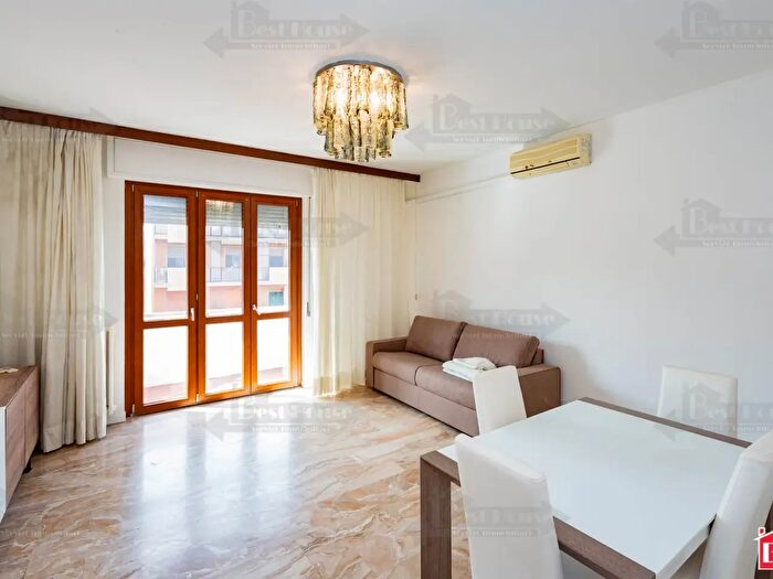 Appartamento trilocale in affitto in Via Flumendosa, Milano