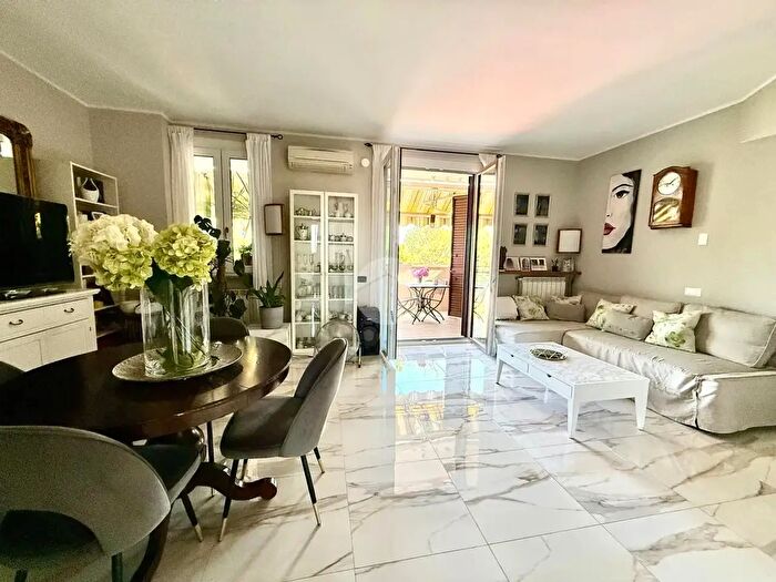 Appartamento con 5 locali in vendita in Viale della Resistenza, Corsico