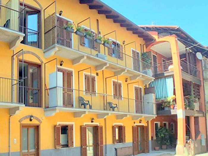 Appartamento bilocale in affitto in Piazza Francesco Molines, Centro, Giaveno