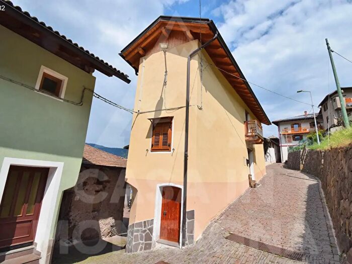 Casa con 5 locali in vendita in Valfloriana