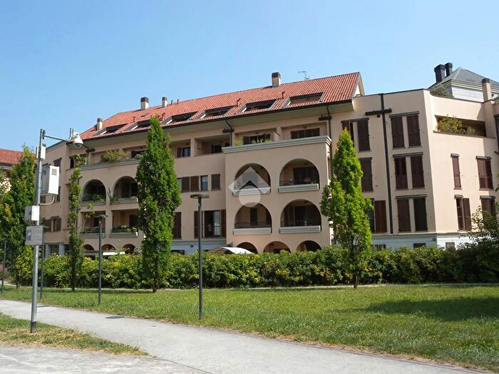 Appartamento trilocale in vendita in Via Dante Alighieri, Origgio