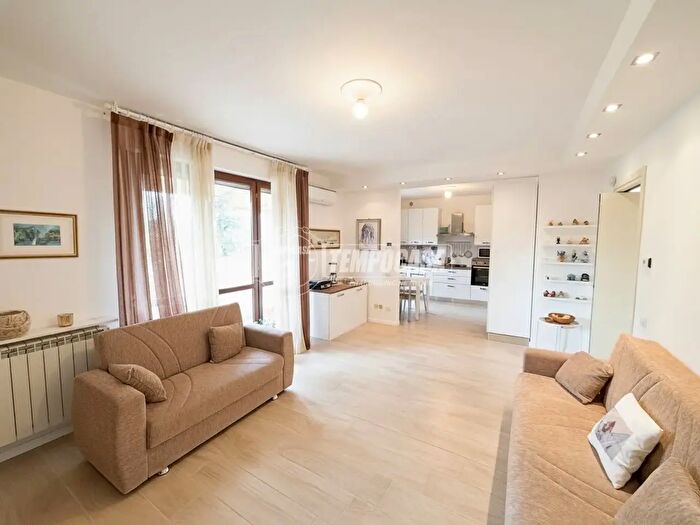 Appartamento trilocale in vendita in Via Resegone, Vedano Al Lambro