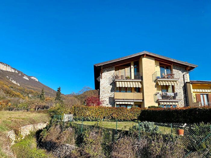 Appartamento trilocale in vendita in Via Monte Baldo, Caprino Veronese