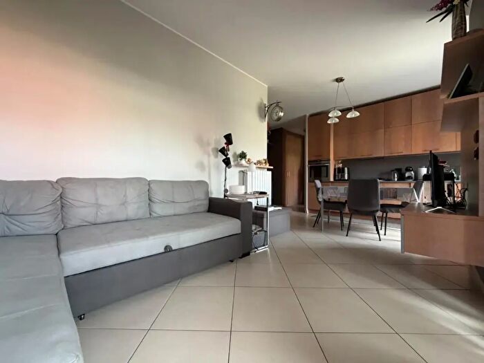 Appartamento trilocale in vendita in Via Francesco Petrarca, Pessano Con Bornago