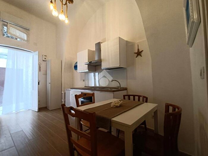 Casa monolocale in affitto in Vico Mutassi, Centro, Mola di Bari