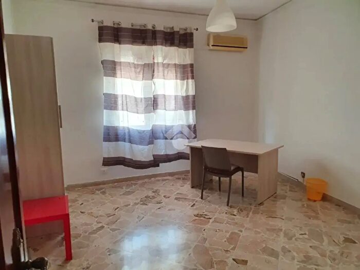 Appartamento con 5 locali in affitto in Via Francesco Paolo Perez, Palermo