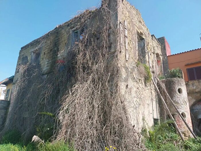 Casa con 12 locali in vendita in Via Vecchia Campana, Pozzuoli