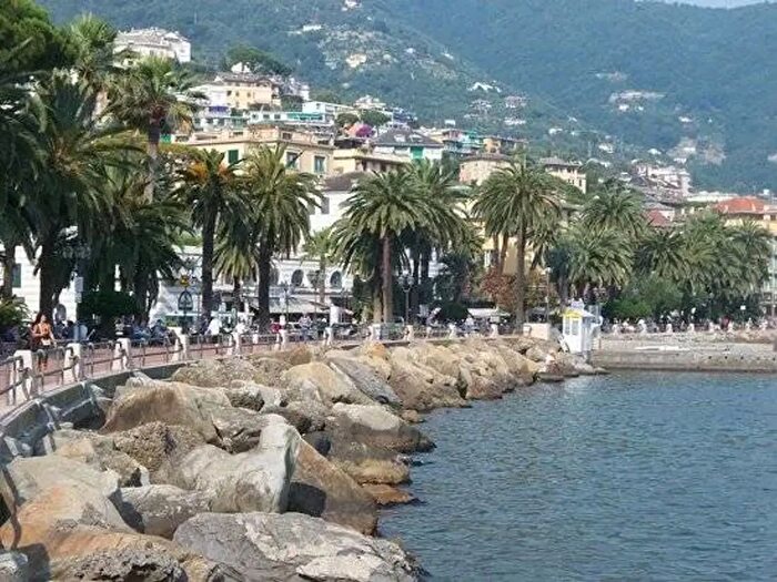 Appartamento con 7 locali in vendita in Via della Libertà, Rapallo