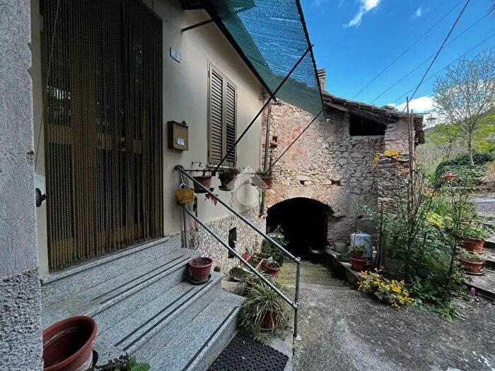 Casa con 6 locali in vendita in Strada delle Valli, Narni