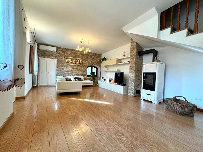 Casa con 6 locali in vendita in Via Vigne, Lugo Di Vicenza