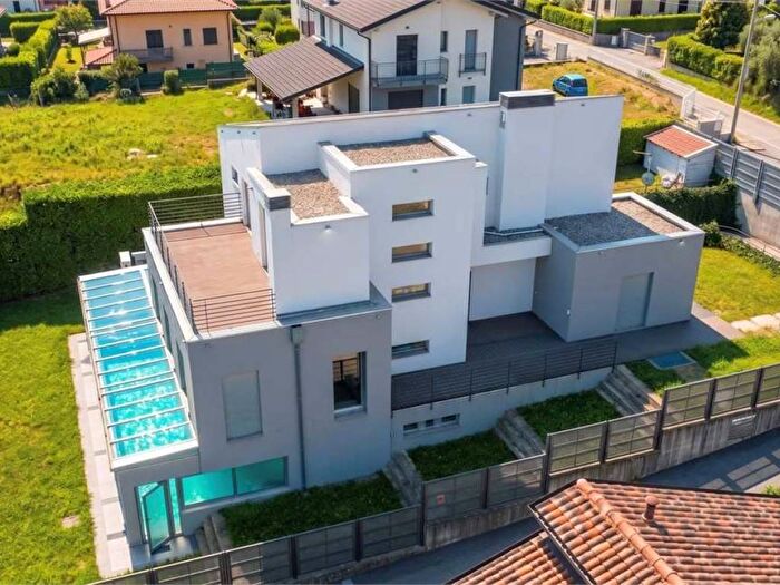 Casa con 6 locali in affitto in Montano Lucino