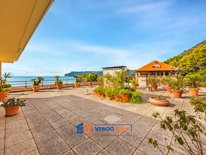Appartamento quadrilocale in vendita in Via Privata Merello, Bergeggi