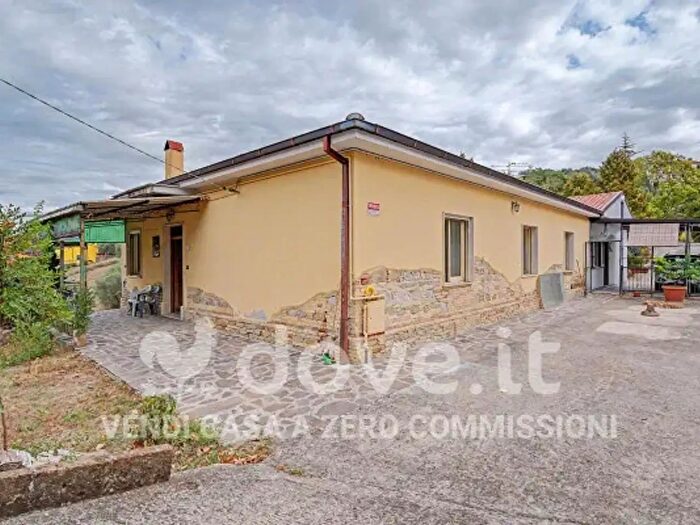 Casa con 6 locali in vendita in Via Quartigli, Castilenti