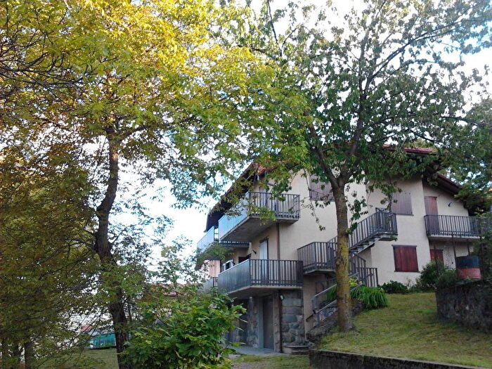 Appartamento trilocale in affitto in Via Roma, Bossico