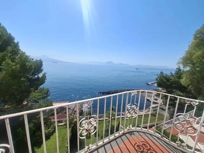 Appartamento quadrilocale in affitto in Via Posillipo, Napoli