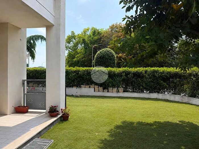 Appartamento trilocale in vendita in Via C Romualdi, Roseto Degli Abruzzi