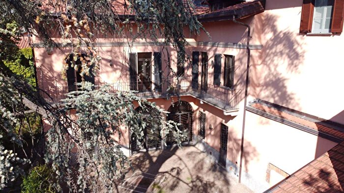 Casa con 6 locali in vendita in Vicolo dei Tetti, Gallarate