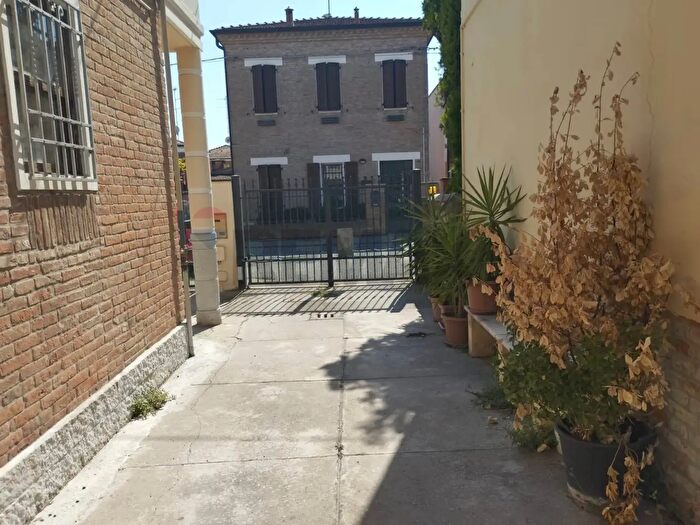 Appartamento con 7 locali in affitto in Ferrara