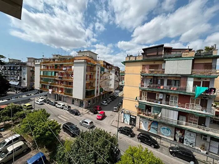 Appartamento trilocale in vendita in Via Monte Nevoso, Napoli