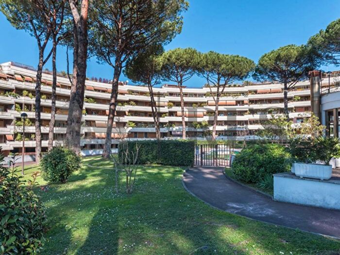 Appartamento trilocale in affitto in Via Andrea del Castagno, Tintoretto, Roma