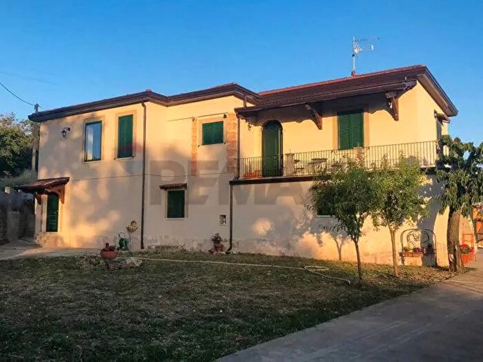 Casa con 10 locali in vendita in Fontanarosa