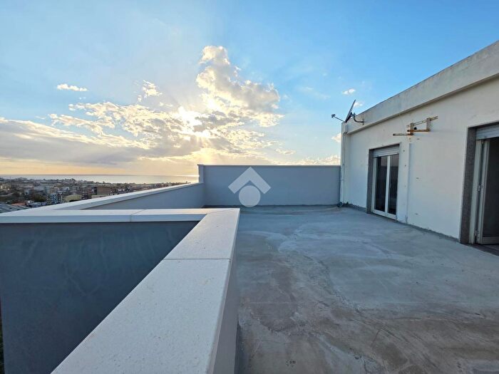 Appartamento trilocale in vendita in Via Maldariti, Reggio Calabria