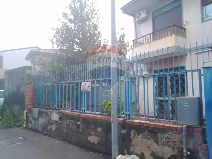 Casa con 8 locali in vendita in Via San Paolo C, Tremestieri Etneo