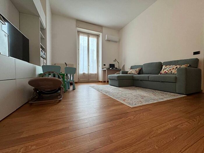 Appartamento quadrilocale in affitto in Piazzale Medaglie dOro, Porta Romana Medaglie dOro, Milano