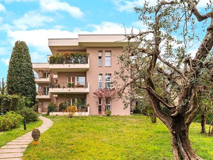 Appartamento quadrilocale in vendita in Desenzano Del Garda