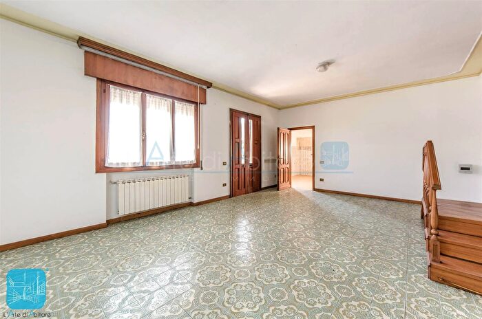 Casa con 7 locali in vendita in Via Silvio Pellico Salzano, Salzano