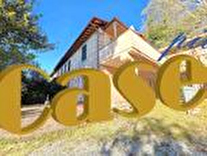 Casa con 8 locali in vendita in Camaiore