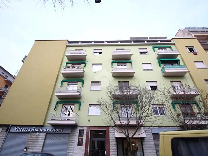 Appartamento trilocale in vendita in Via Niccolò Tommaseo, Brescia