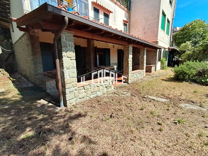 Appartamento con 5 locali in vendita in Via Bernardo Berenson, Reggello