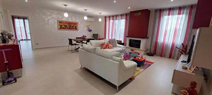 Appartamento con 5 locali in vendita in Via Maggio, Camporosso