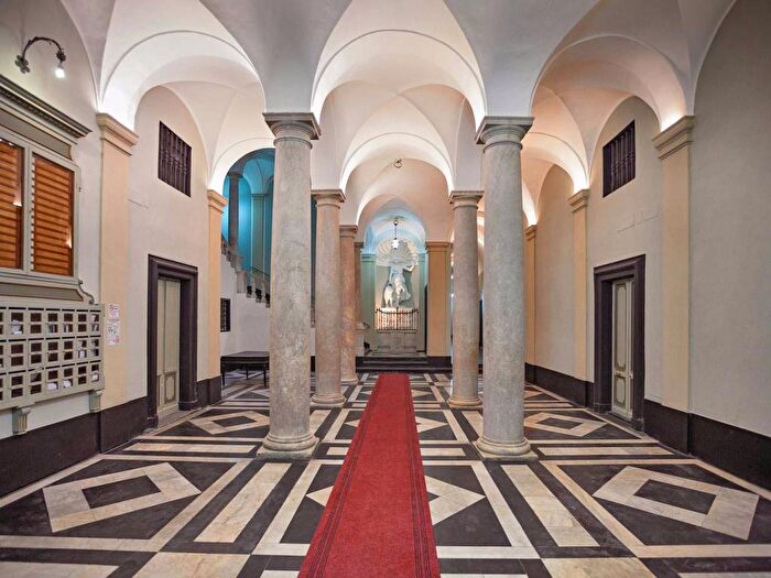 Appartamento trilocale in affitto in Via Lomellini, Maddalena, Genova