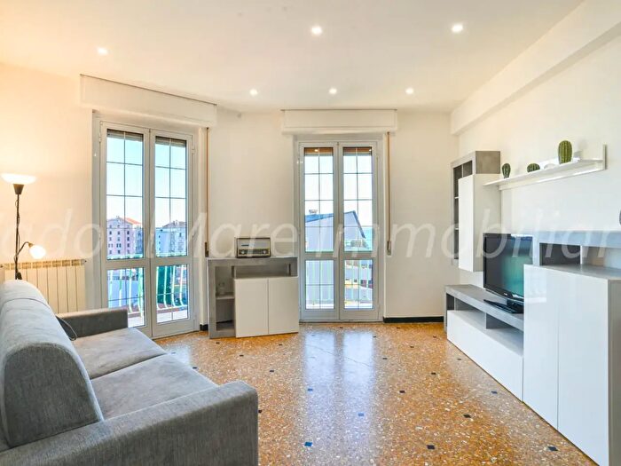 Appartamento trilocale in affitto in Via Giovanni Servettaz, Savona