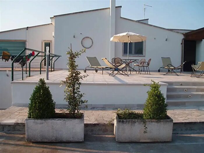 Casa con 10 locali in vendita in Via Cisternino, Martina Franca