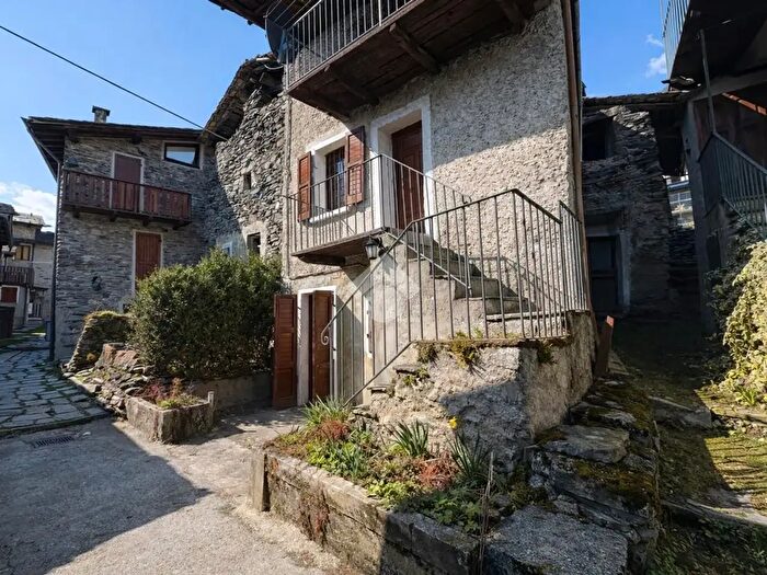 Casa trilocale in vendita in Contrada Faldrini, Chiesa In Valmalenco