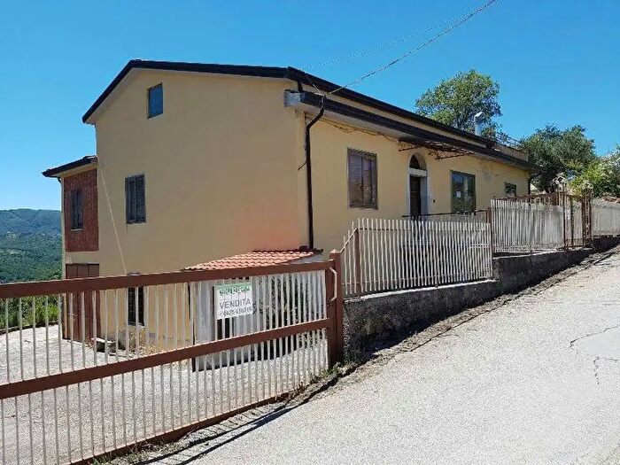 Casa con 6 locali in vendita in Via Appia Antica Terzo Tratto, Lapio